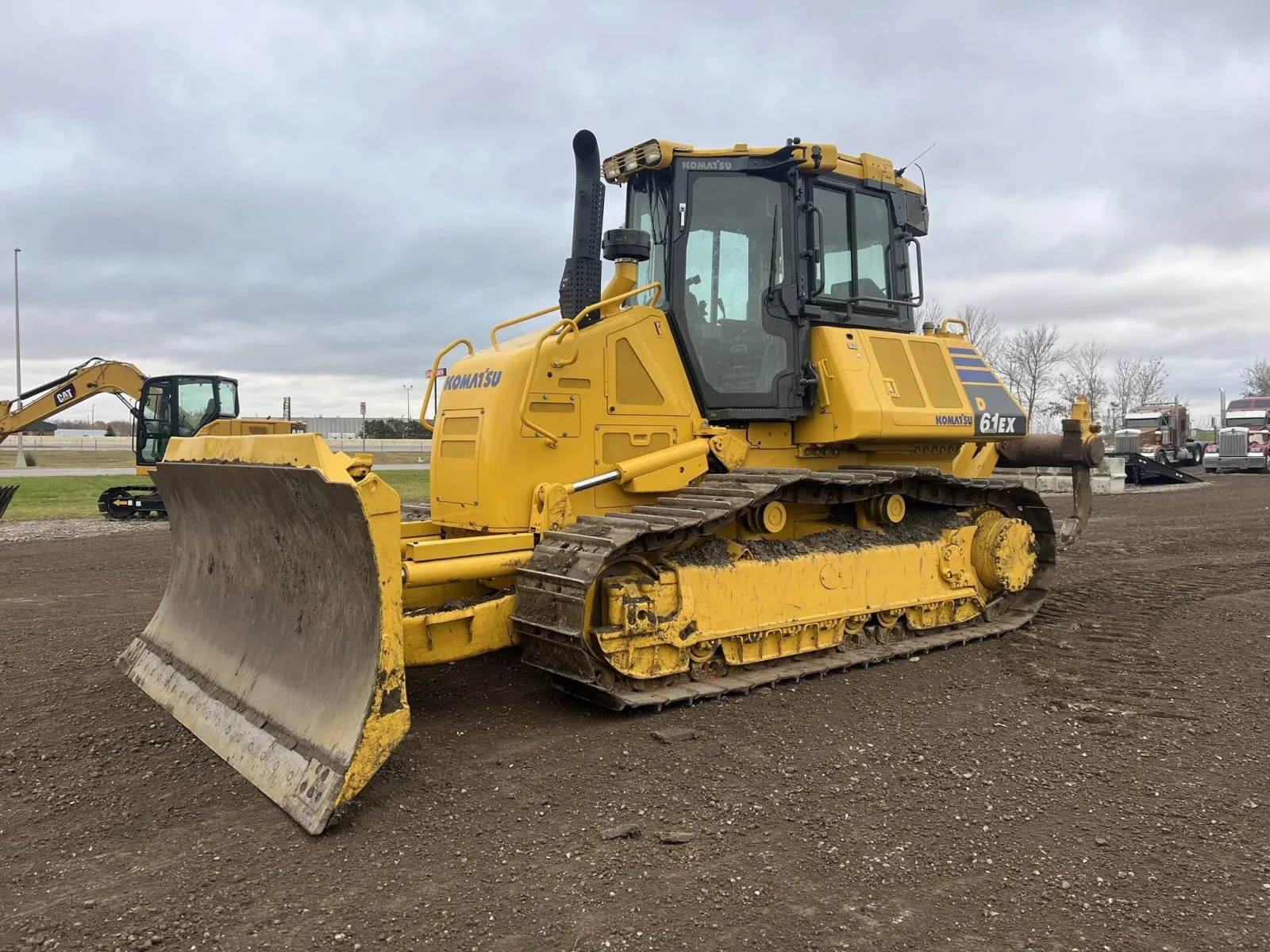 2022 KOMATSU D61EX-24